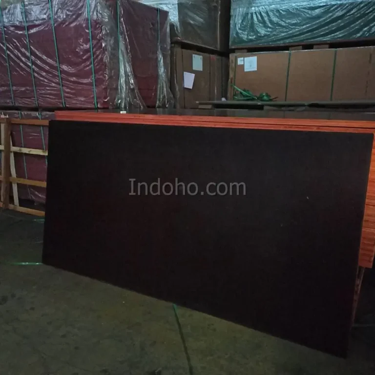 Permukaan halus dan mengkilap triplek phenolic film face polos 18mm